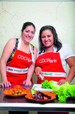 Nicte Guajardo y Elizabeth Tovar, dos mexicanas que cuentan cómo es la navidad en su país y comparten dos deliciosas recetas.