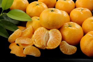 Mandarin orange in wooden tray