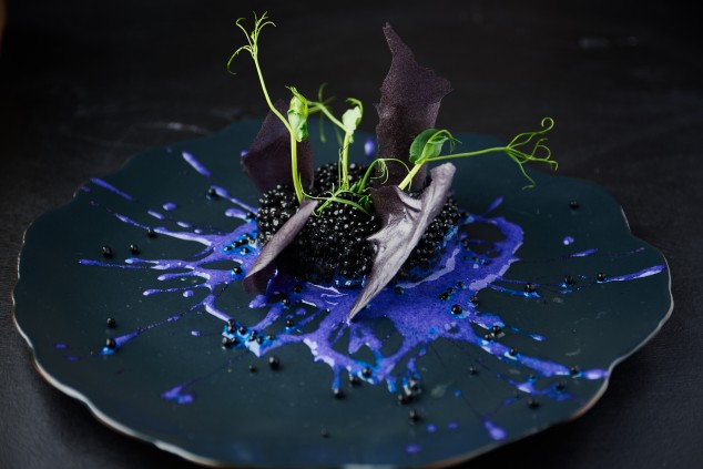 Risotto con tinta de sepia y caviar negro 