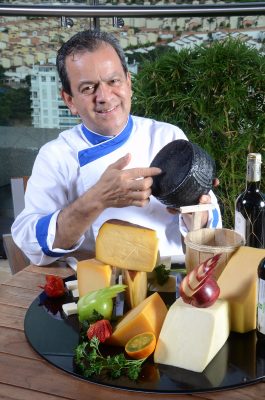Alejandro Silva - Chef ejecutivo del restaurante 1622 Hotel Holiday Inn.